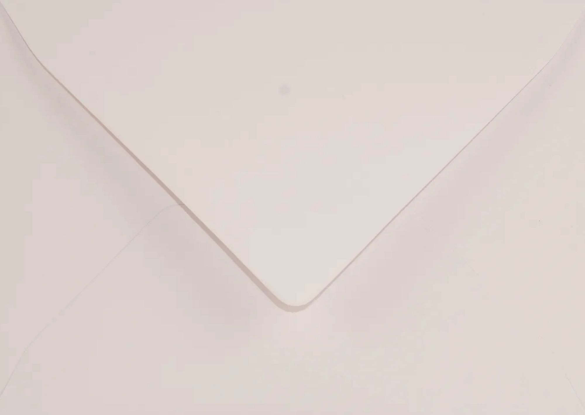 Heleroosa ümbrik pulmakutsele