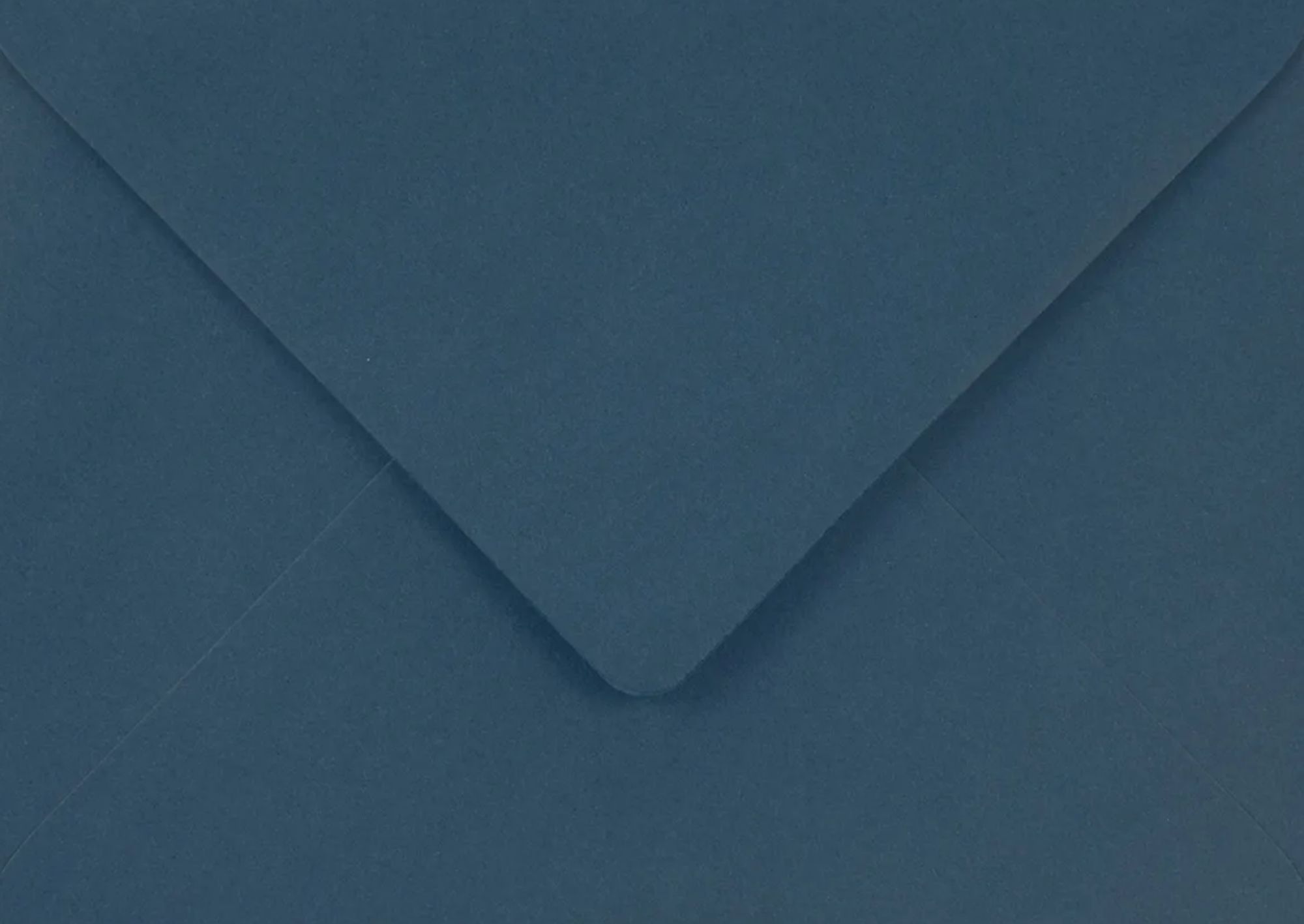 Tumesinine ümbrik pulmakutsele